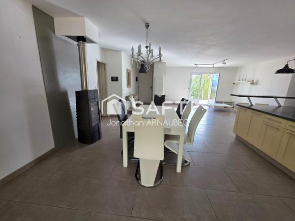 Villa familiale avec piscine, vue sur la vallée et grand potentiel