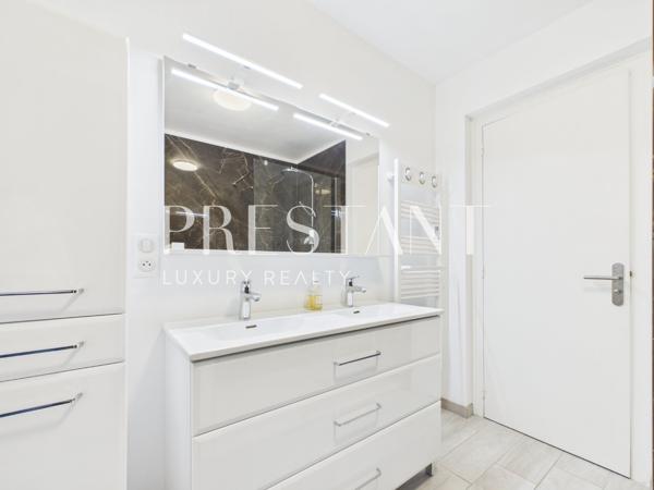 Biarritz, Quartier Halles- Jardin Public , Appartement avec exterieur, stationnement et Ascenseur., BIARRITZ