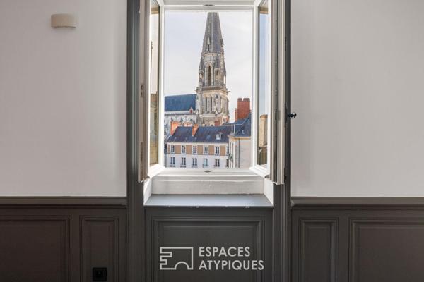 Face-à-face sacré : Appartement d’exception sur la Place Royale