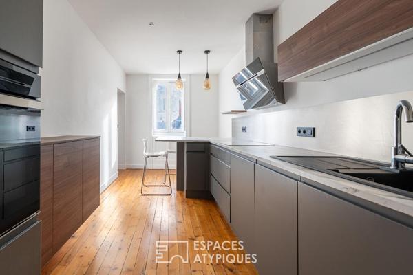 Face-à-face sacré : Appartement d’exception sur la Place Royale