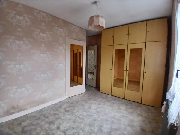 Vente                                                      Maison
                        
                     3 pièces                      70 m2                     à La Machine