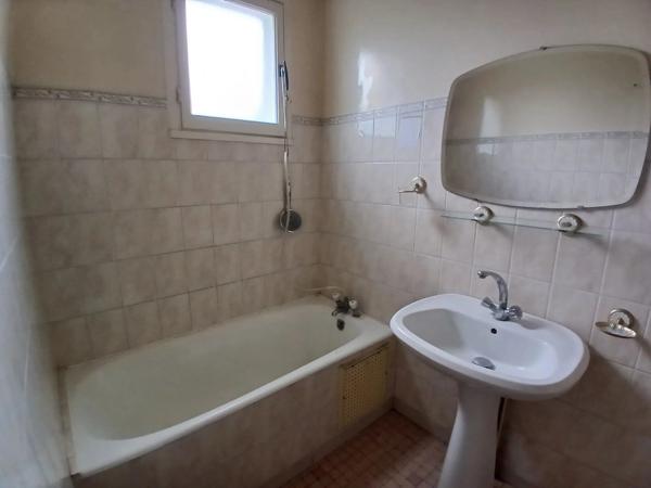 Vente                                                      Maison
                        
                     3 pièces                      70 m2                     à La Machine