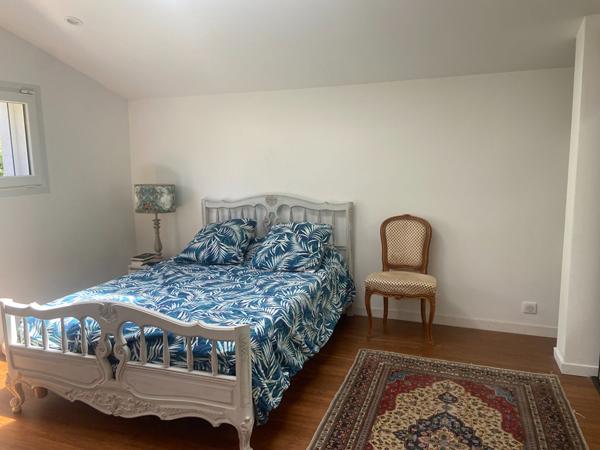 Secteur résidentiel Villa T5/6 d'env 207 m² entièrement rénovée, sur parcelle de 787 m²,