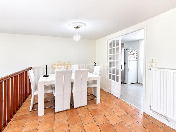Vente
                Maison93 m² - 4 Pièces -
                    SAINT JEAN DE LA RUELLE (45140)