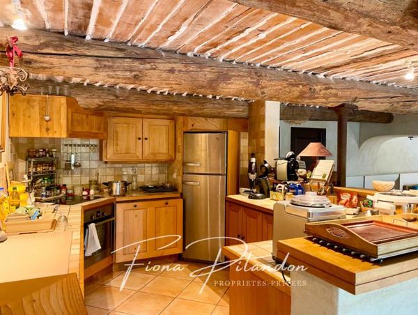 Bâtisse authentique au coeur de Mérindol avec un fort potentiel