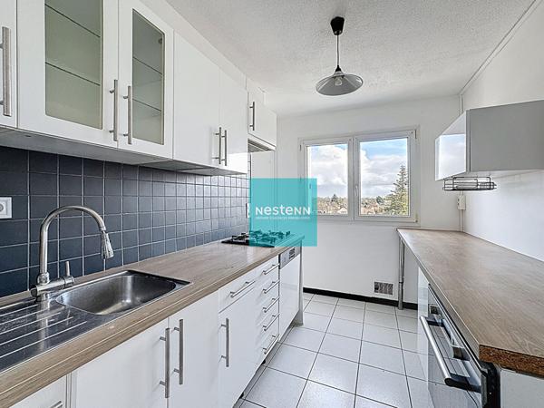 Appartement F3 67 m² - Dernier étage - Cave et parking extérieur