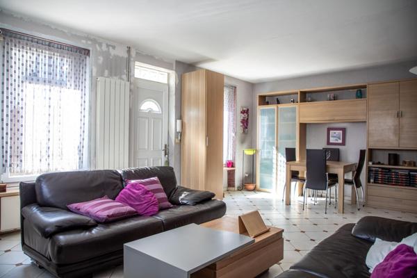 Jolie maison - Entre 2 gares - 3 chambres - Jardin - DPE "C" - Sous-sol