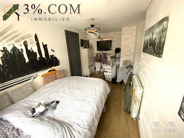 MAISON SEMI-MITOYENNE DE 135m² AVEC 3 CH + 1 BUREAU + GARAGE + GRANDE TERRASSE Halluin (59250)