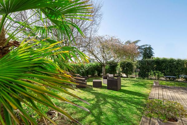 A vendre à Betton maison de 159m² habitable, 180m² au sol, 5 chambres dont 1 au rez-de-chaussée, une salle d'eau, une salle de bains, un double garage, un terrain clos de 629m²