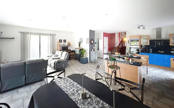 Maison à vendre    2 pièces •  Saint-Just-Saint-Rambert