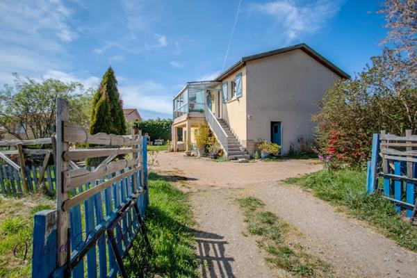 Maison de 78 m2 sur un sous-sol total implantée sur un terrain de 1200m2 à AVEIZE (69)