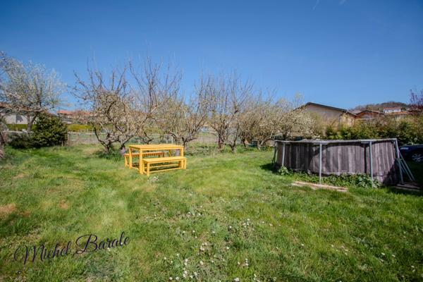 Maison de 78 m2 sur un sous-sol total implantée sur un terrain de 1200m2 à AVEIZE (69)