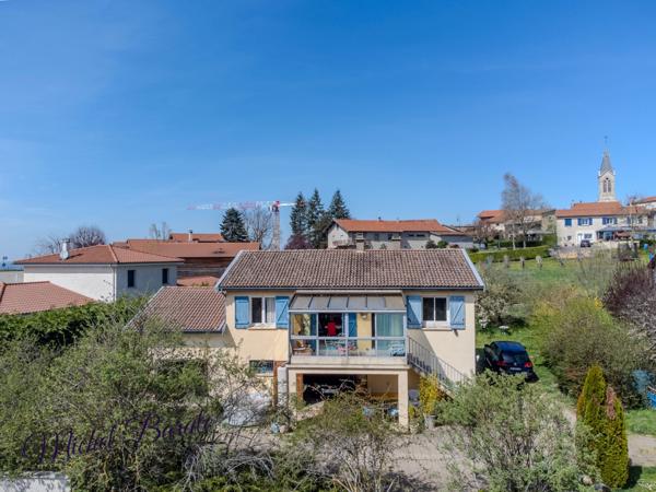 Maison de 78 m2 sur un sous-sol total implantée sur un terrain de 1200m2 à AVEIZE (69)