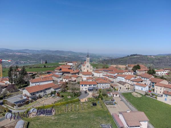 Maison de 78 m2 sur un sous-sol total implantée sur un terrain de 1200m2 à AVEIZE (69)