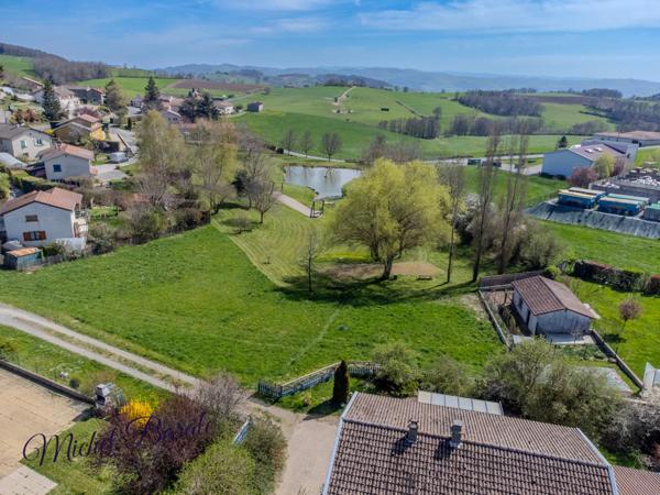 Maison de 78 m2 sur un sous-sol total implantée sur un terrain de 1200m2 à AVEIZE (69)