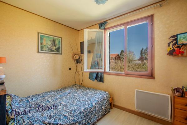 Maison de 78 m2 sur un sous-sol total implantée sur un terrain de 1200m2 à AVEIZE (69)