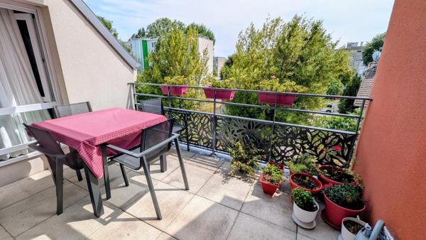 A Montfermeil 93370  Appartement de 80M2, T4, 3 chambres, une terrasse de 10m2.