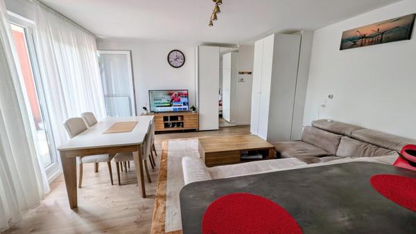 A Montfermeil 93370  Appartement de 80M2, T4, 3 chambres, une terrasse de 10m2.