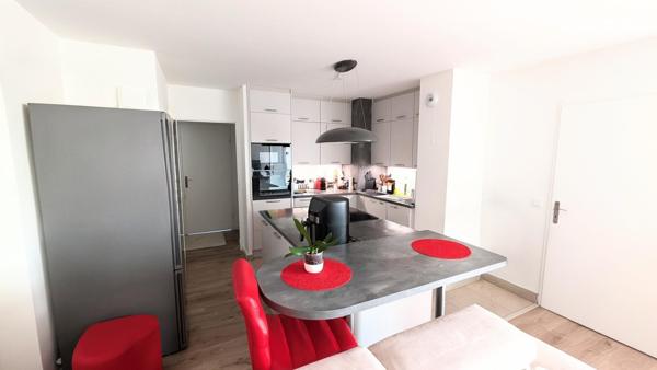 A Montfermeil 93370  Appartement de 80M2, T4, 3 chambres, une terrasse de 10m2.