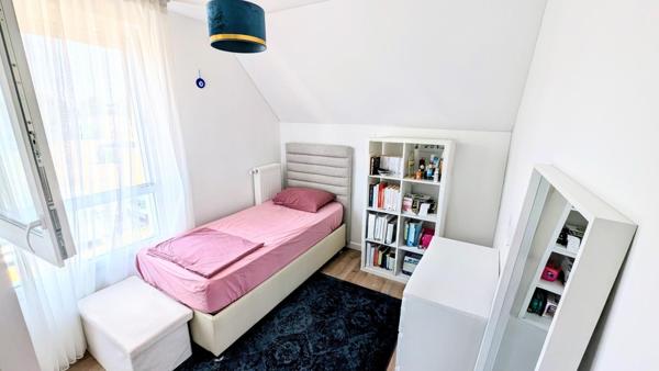 A Montfermeil 93370  Appartement de 80M2, T4, 3 chambres, une terrasse de 10m2.