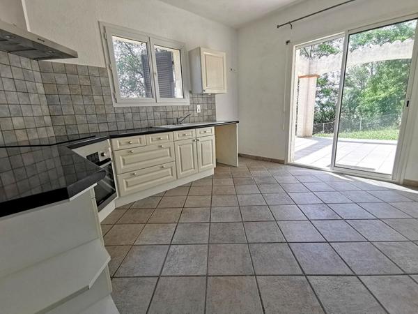 BELLE MAISON A LOUER Saint Jean 5 pièce(s) 122 m2 avec cheminée, jardion et garage