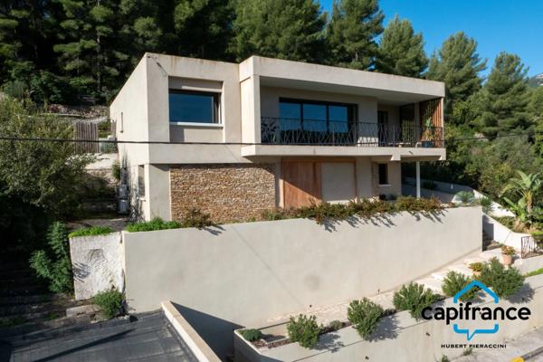 Villa entièrement rénovée à vendre 7 pièces TOULON (83) Terrain 650 m²