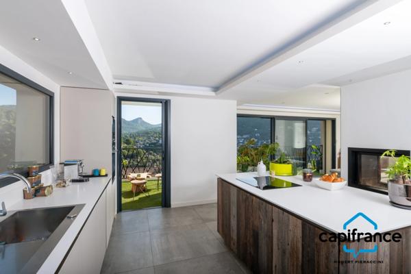 Villa entièrement rénovée à vendre 7 pièces TOULON (83) Terrain 650 m²