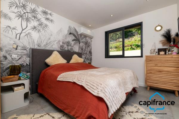 Villa entièrement rénovée à vendre 7 pièces TOULON (83) Terrain 650 m²