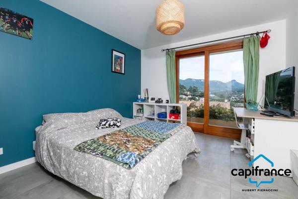 Villa entièrement rénovée à vendre 7 pièces TOULON (83) Terrain 650 m²