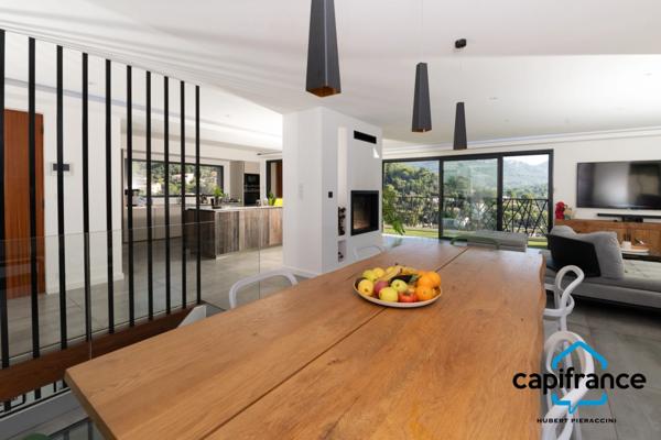 Villa entièrement rénovée à vendre 7 pièces TOULON (83) Terrain 650 m²