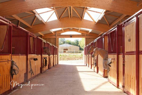 Castres (81100) Propriété équestre prémium avec 6 maisons sur 41 hectares.