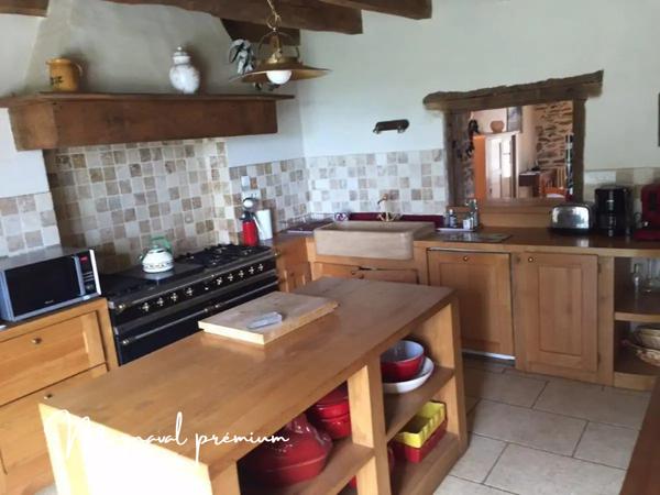 Castres (81100) Propriété équestre prémium avec 6 maisons sur 41 hectares.