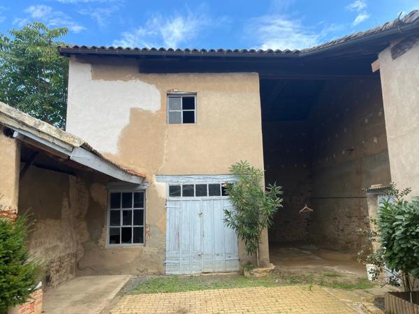 Dpt Rhône (69), a vendre proche villefranche 300 m2 de dépendances + 104 m2 de maison .