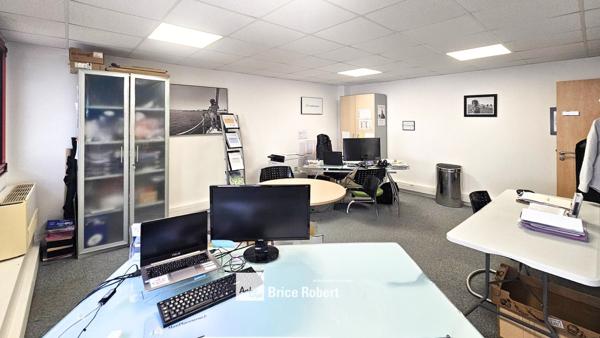 Bureaux à louer à Dardilly avec parking inclus - en plein cœur de la Techlid