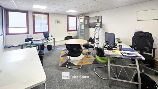 Bureaux à louer à Dardilly avec parking inclus - en plein cœur de la Techlid