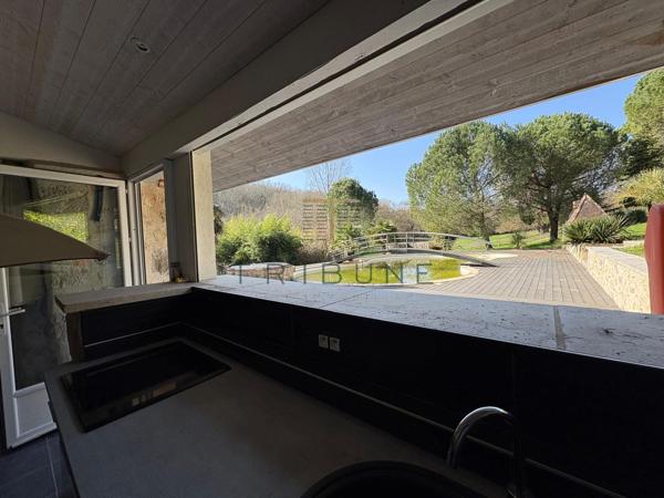 Maison 10 pièce(s) 5 chambre(s) 350 m²