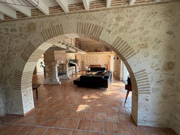 Maison 10 pièce(s) 5 chambre(s) 350 m²