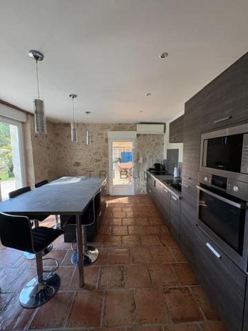Maison 10 pièce(s) 5 chambre(s) 350 m²