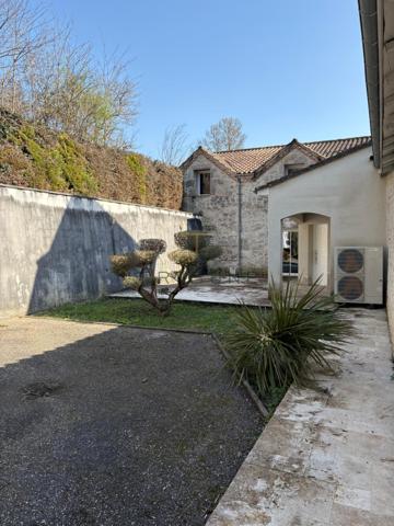 Maison 10 pièce(s) 5 chambre(s) 350 m²