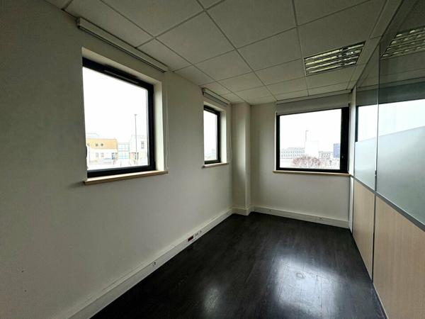 A LOUER - BUREAUX - VALMY