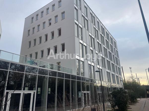 Bureaux à louer ou à vendre à Lens proche gare TGV dans immeuble neuf lumineux