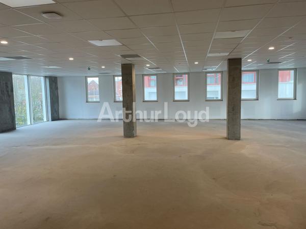 Bureaux à louer ou à vendre à Lens proche gare TGV dans immeuble neuf lumineux
