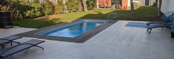 Maison individuelle avec piscine, cinq chambres