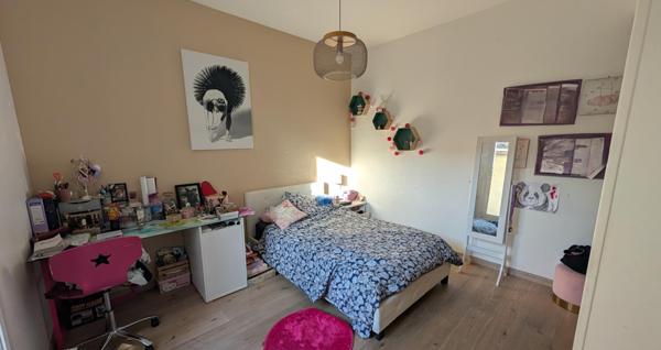 Maison individuelle avec piscine, cinq chambres