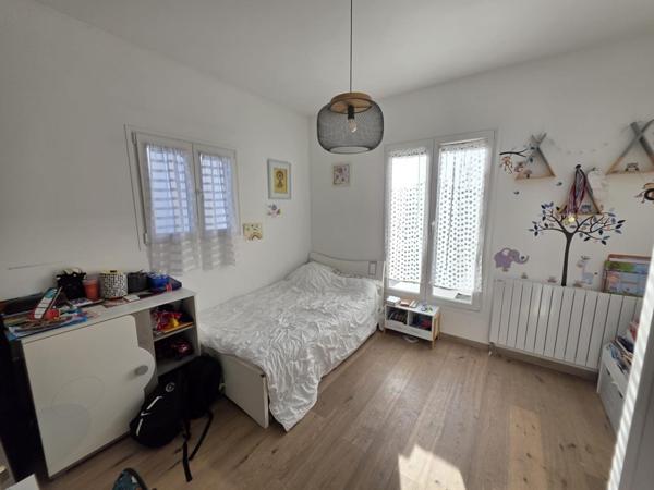 Maison individuelle avec piscine, cinq chambres