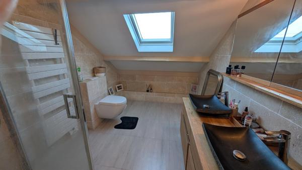 Maison individuelle avec piscine, cinq chambres