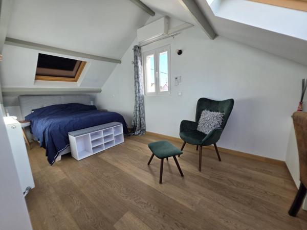 Maison individuelle avec piscine, cinq chambres