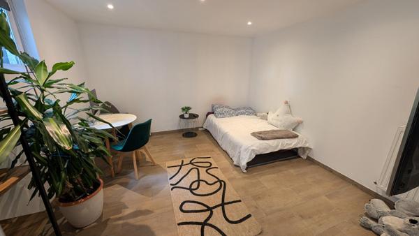 Maison individuelle avec piscine, cinq chambres