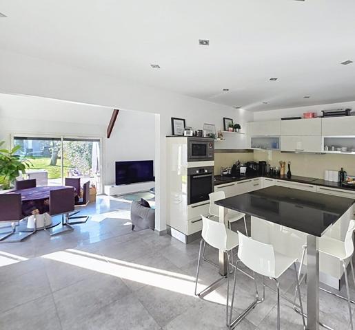 Maison individuelle avec piscine, cinq chambres