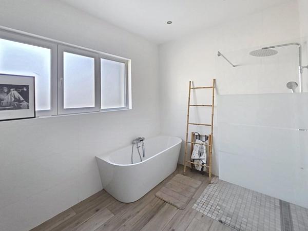 Maison individuelle avec piscine, cinq chambres